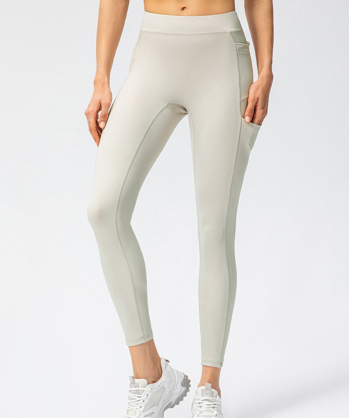 No Front Seam Leggings with Multi-Pockets by bornfocus