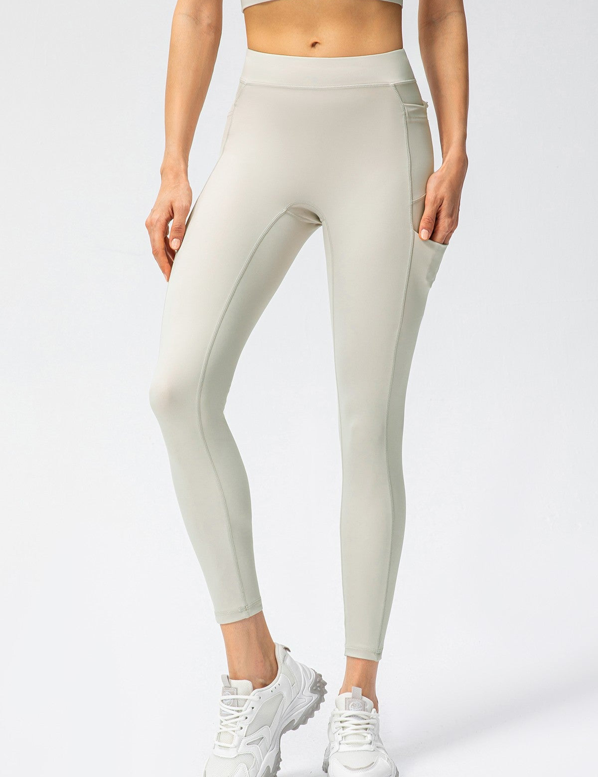 No Front Seam Leggings with Multi-Pockets by bornfocus