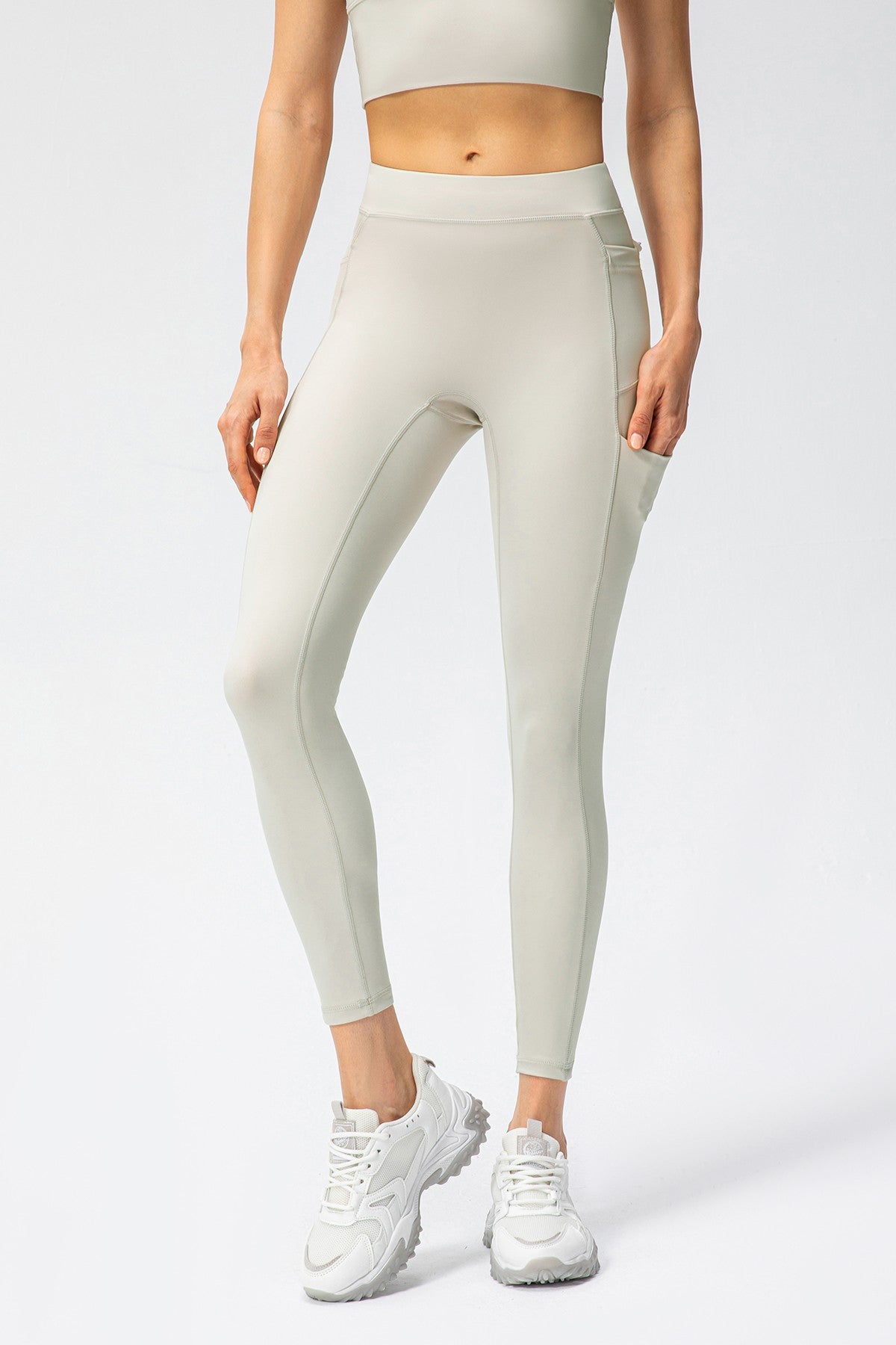 No Front Seam Leggings with Multi-Pockets by bornfocus