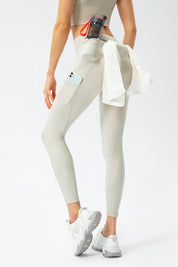 No Front Seam Leggings with Multi-Pockets by bornfocus