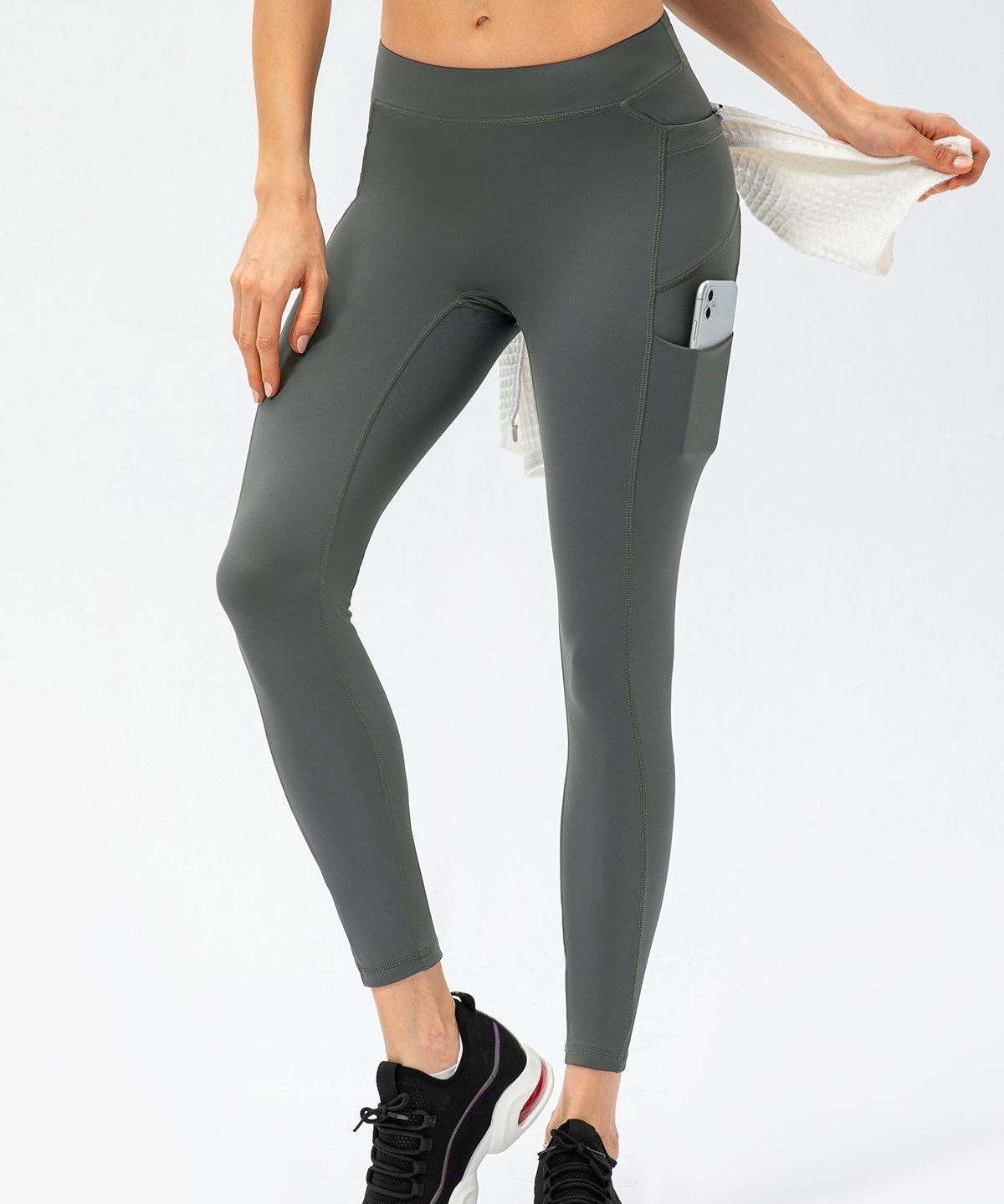 No Front Seam Leggings with Multi-Pockets by bornfocus