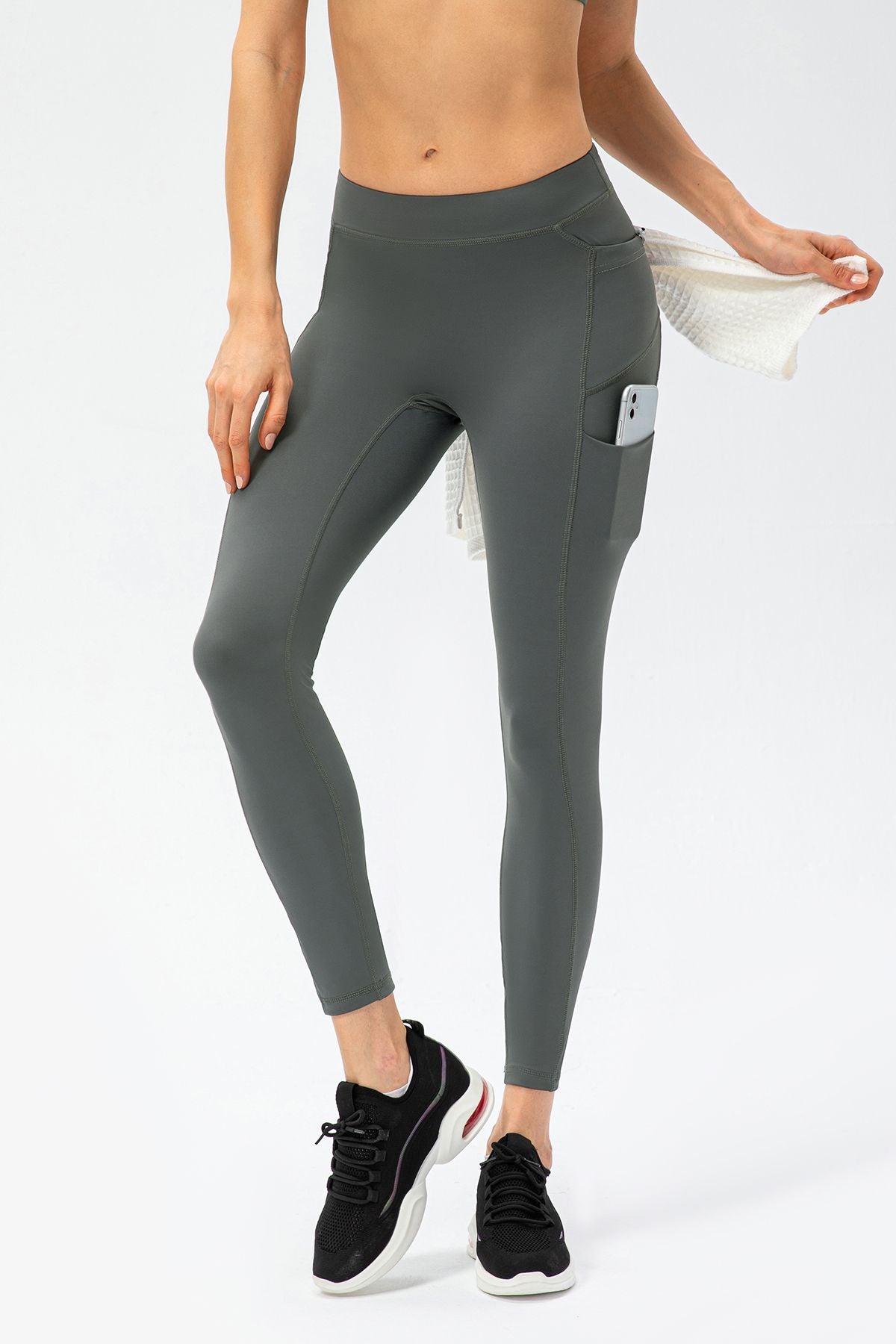 No Front Seam Leggings with Multi-Pockets by bornfocus