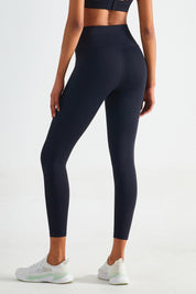 V-shaped Yoga Leggings with Pockets by bornfocus