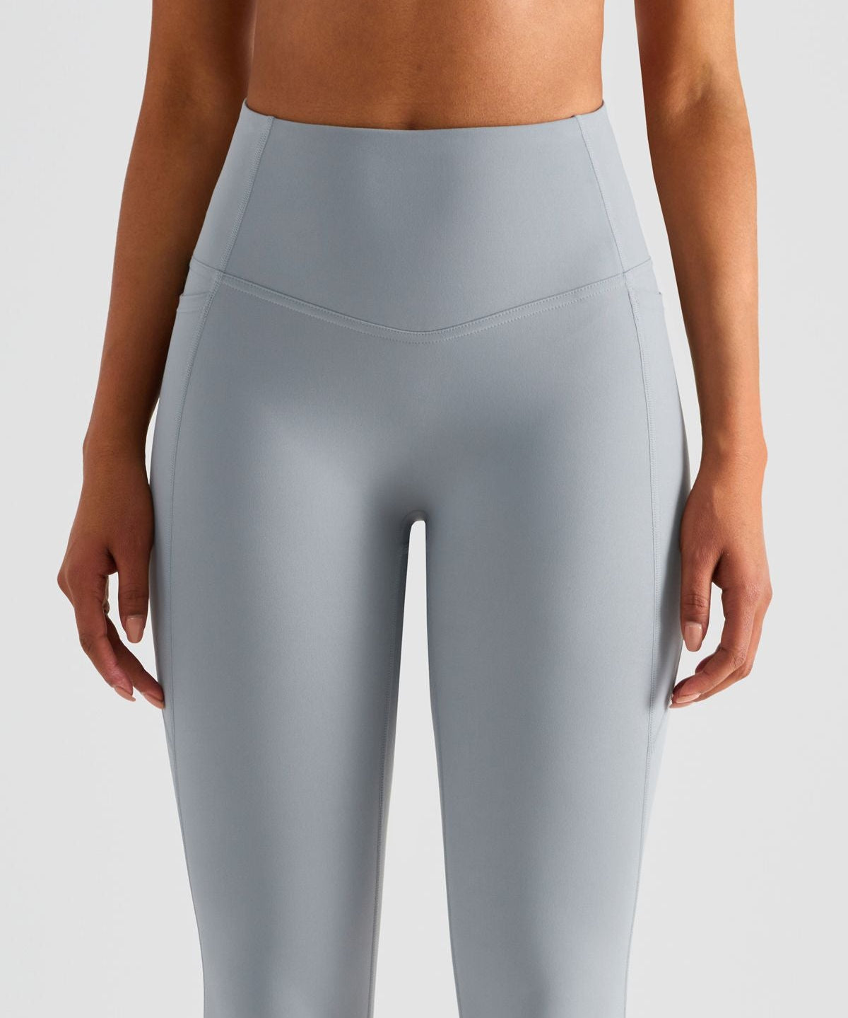 V-shaped Yoga Leggings with Pockets by bornfocus