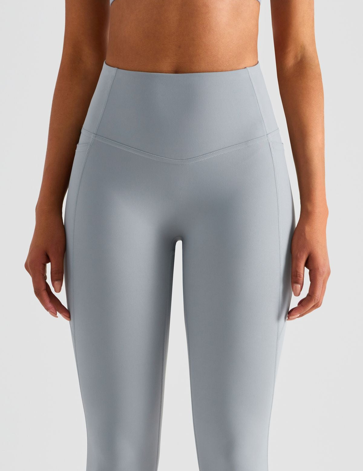 V-shaped Yoga Leggings with Pockets by bornfocus