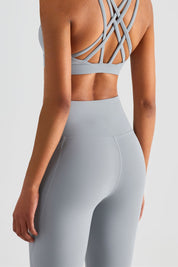 V-shaped Yoga Leggings with Pockets by bornfocus