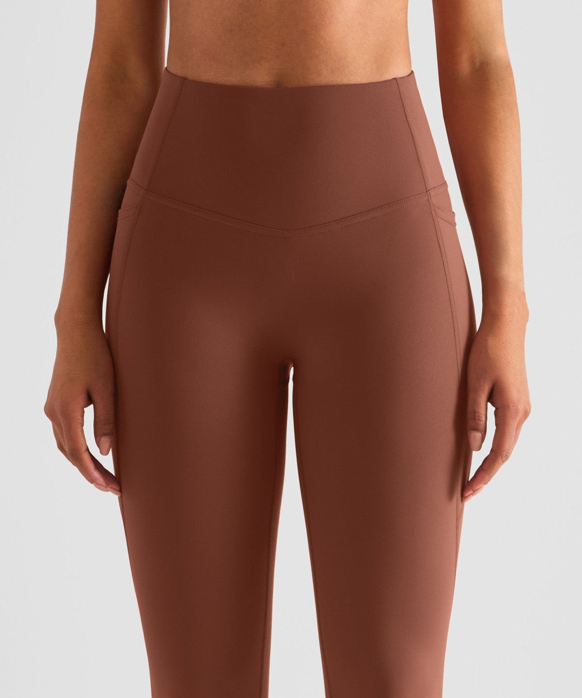 V-shaped Yoga Leggings with Pockets by bornfocus