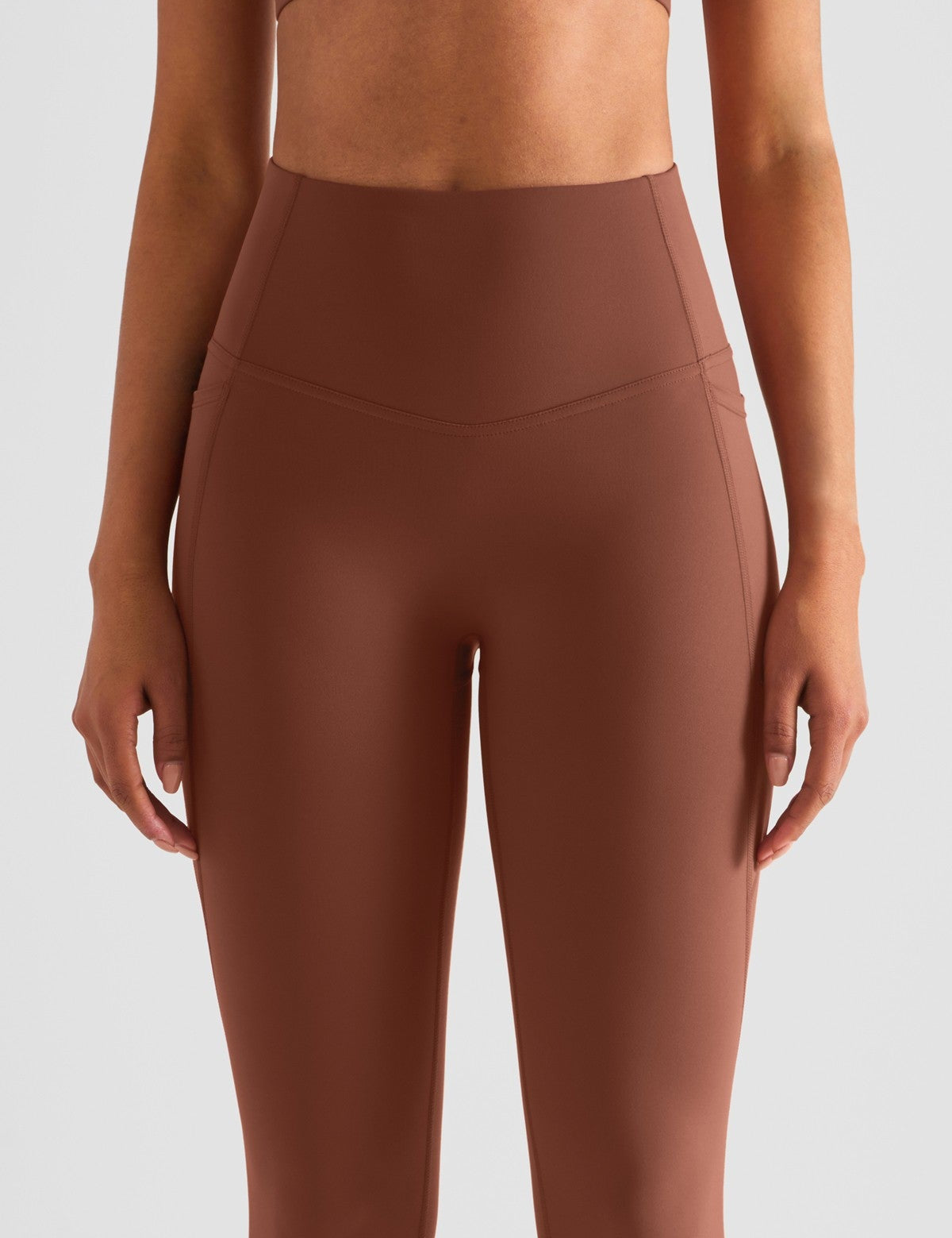 V-shaped Yoga Leggings with Pockets by bornfocus