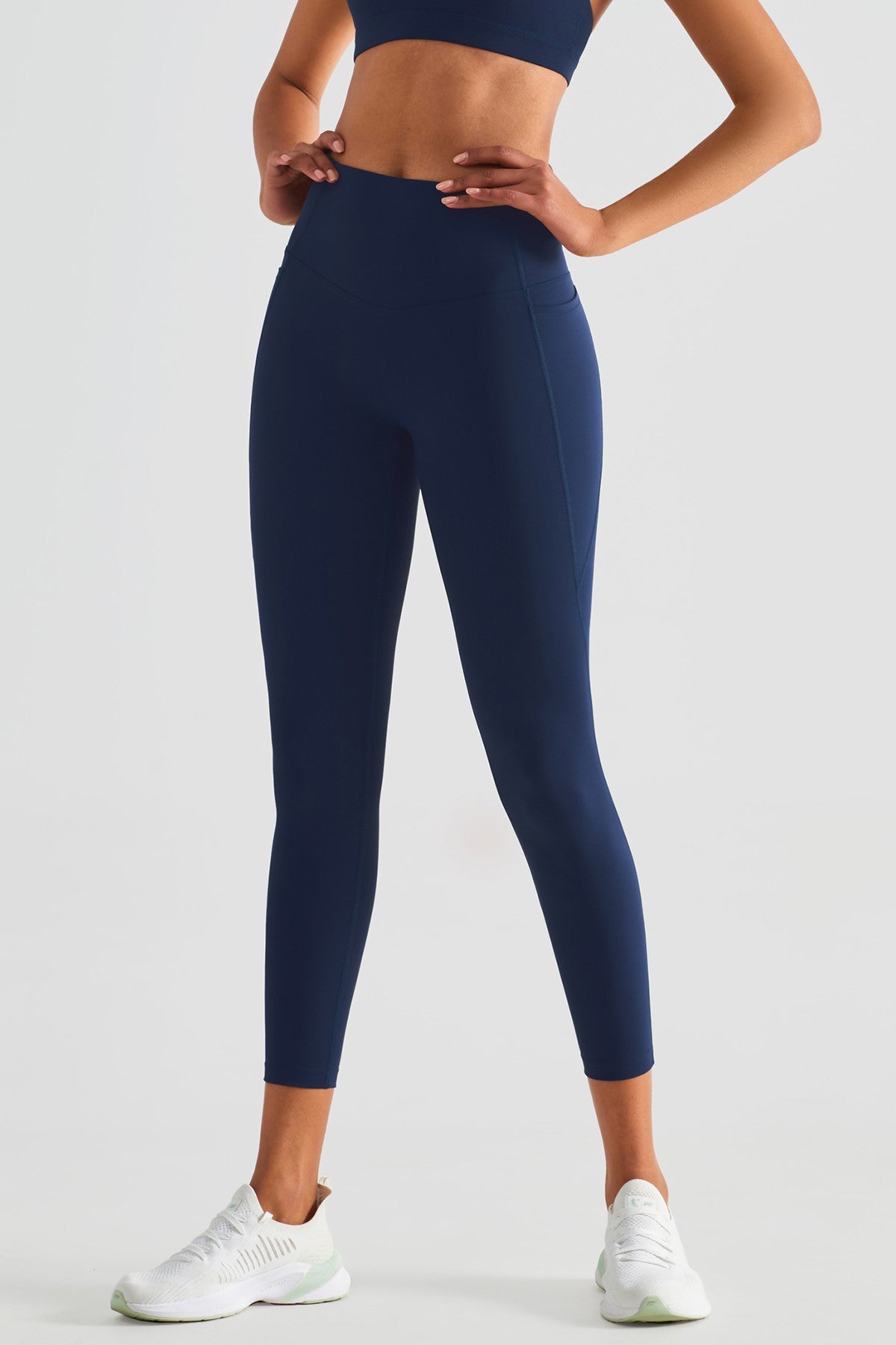 V-shaped Yoga Leggings with Pockets by bornfocus