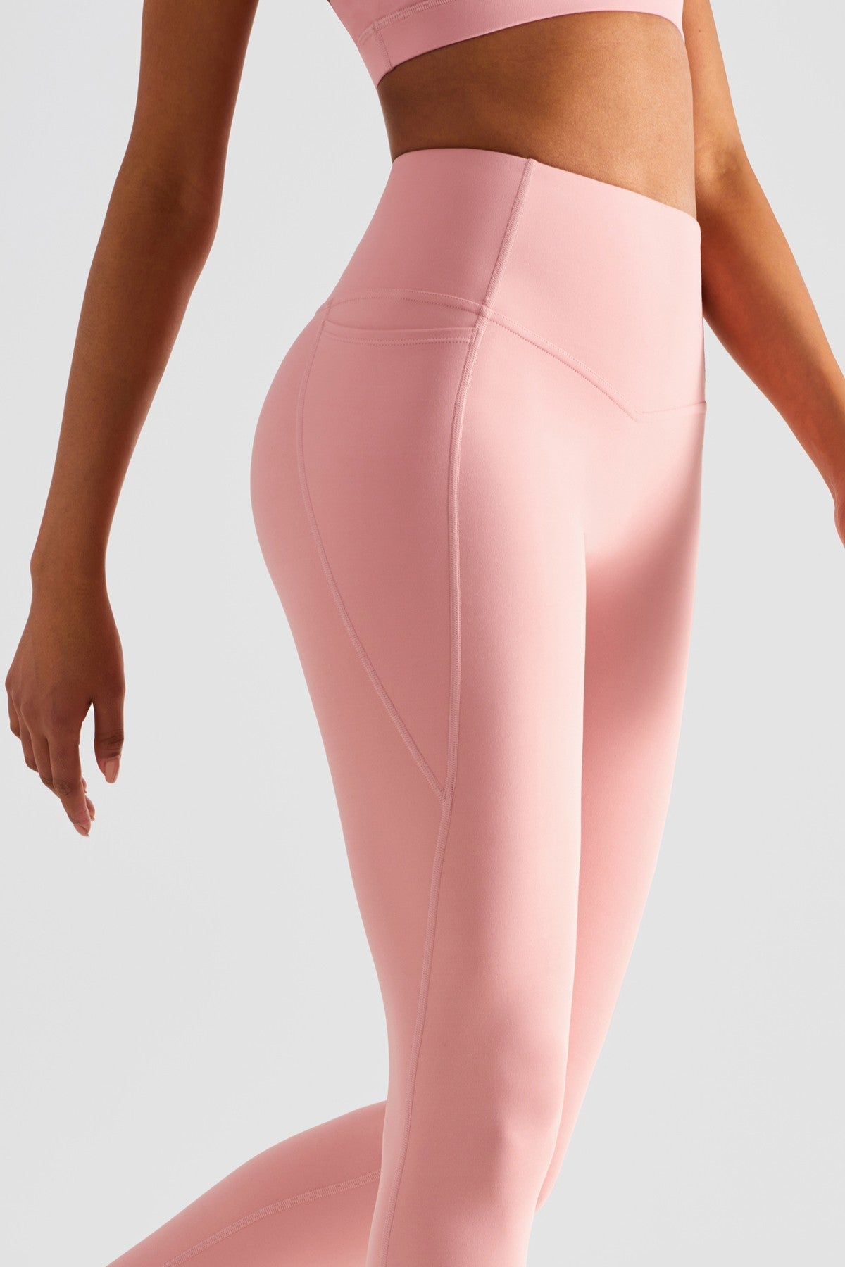 V-shaped Yoga Leggings with Pockets by bornfocus