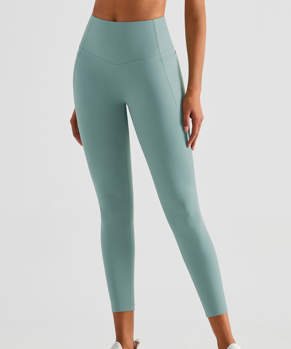 V-shaped Yoga Leggings with Pockets by bornfocus