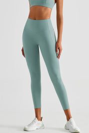 V-shaped Yoga Leggings with Pockets by bornfocus