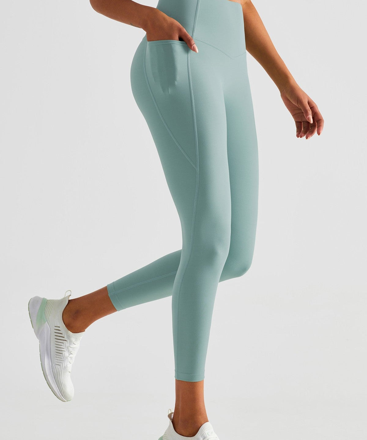 V-shaped Yoga Leggings with Pockets by bornfocus