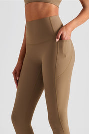 Ribbed Seamless Leggings with Pockets by bornfocus