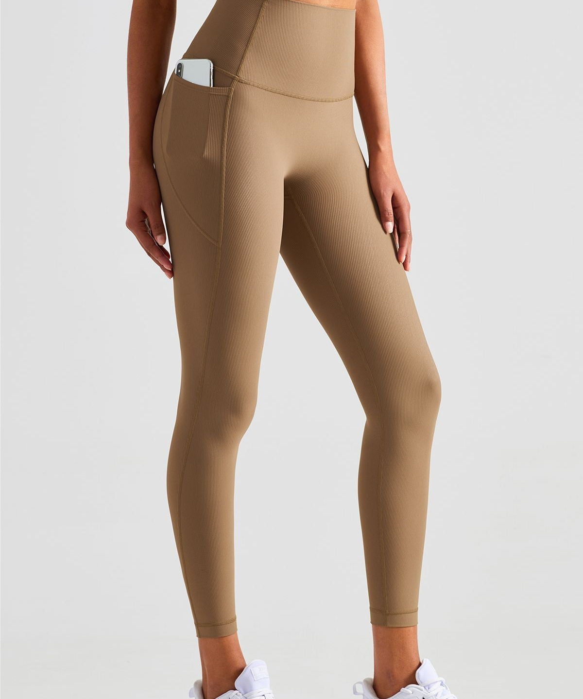 Ribbed Seamless Leggings with Pockets by bornfocus