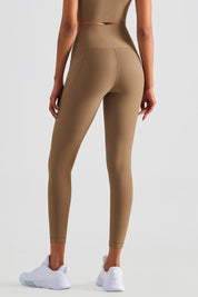 Ribbed Seamless Leggings with Pockets by bornfocus