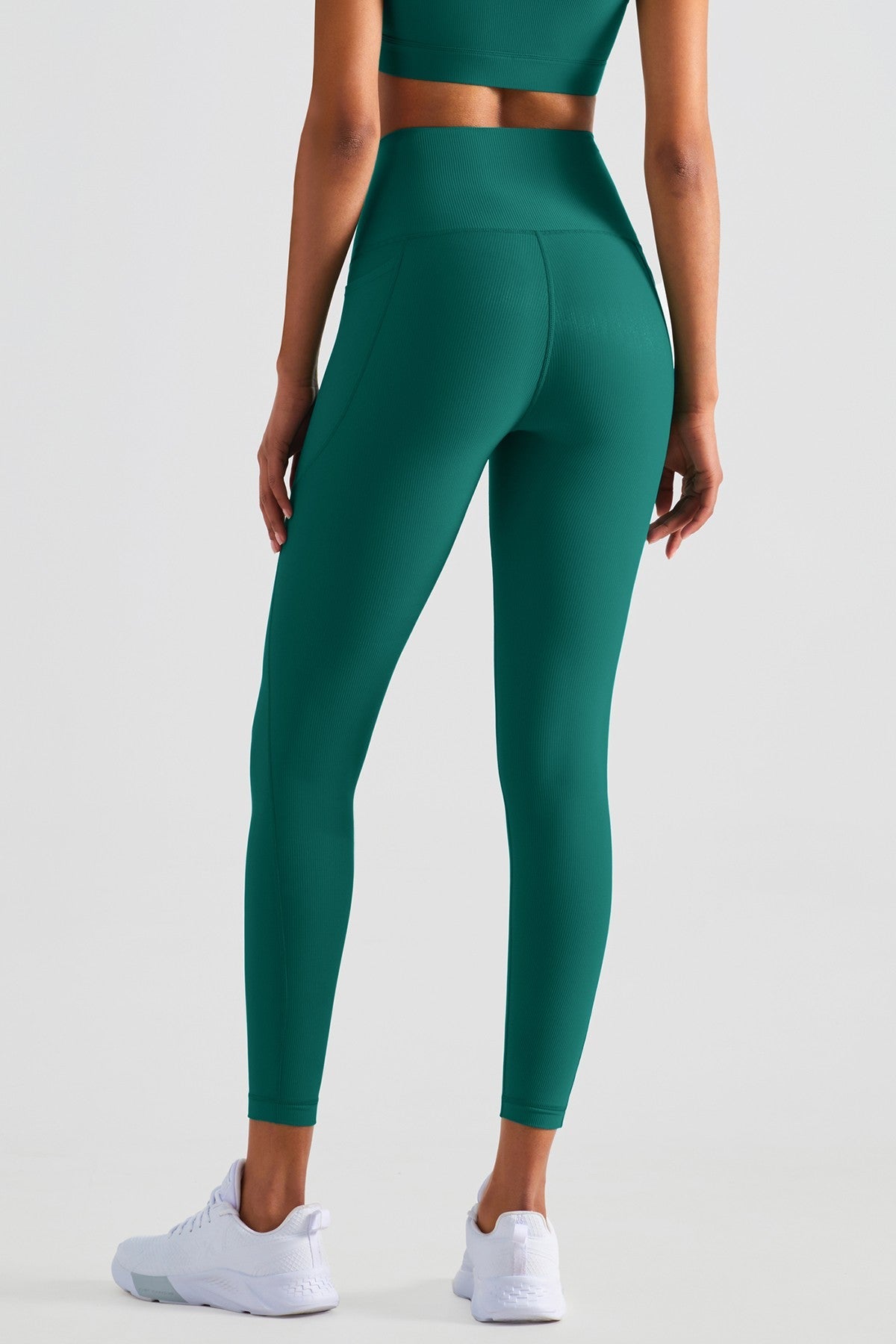 Ribbed Seamless Leggings with Pockets by bornfocus