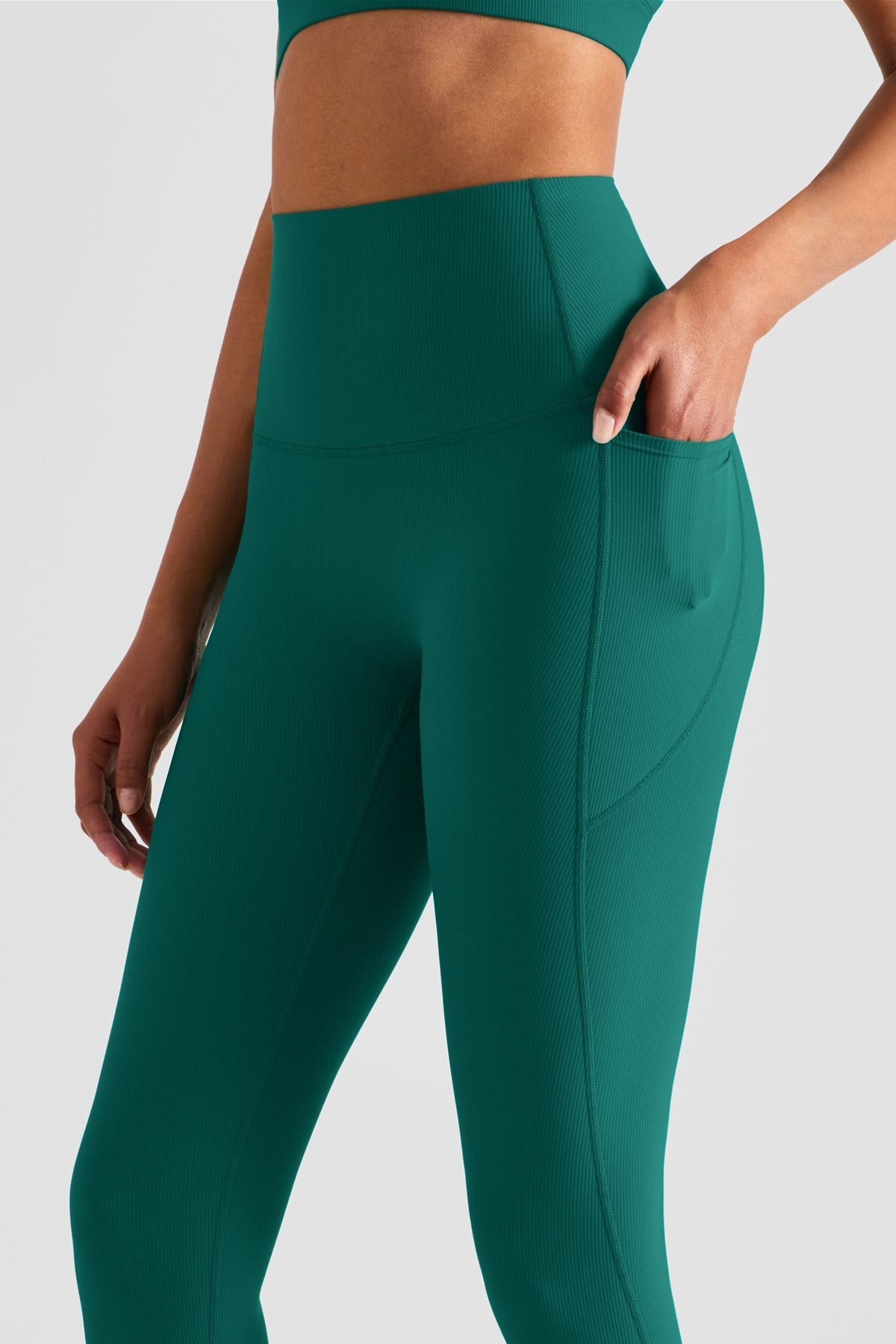 Ribbed Seamless Leggings with Pockets by bornfocus