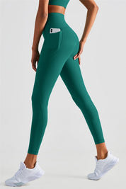 Ribbed Seamless Leggings with Pockets by bornfocus