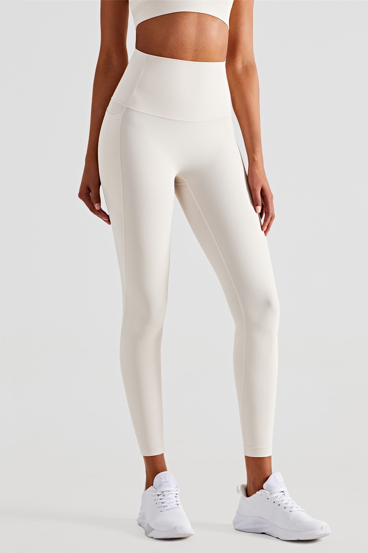 Ribbed Seamless Leggings with Pockets by bornfocus