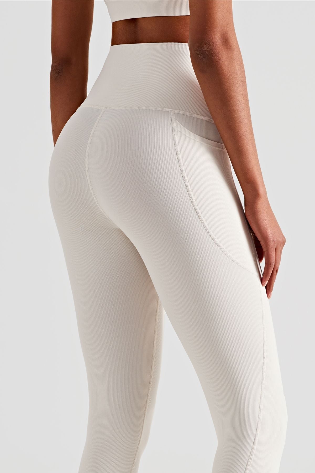 Ribbed Seamless Leggings with Pockets by bornfocus