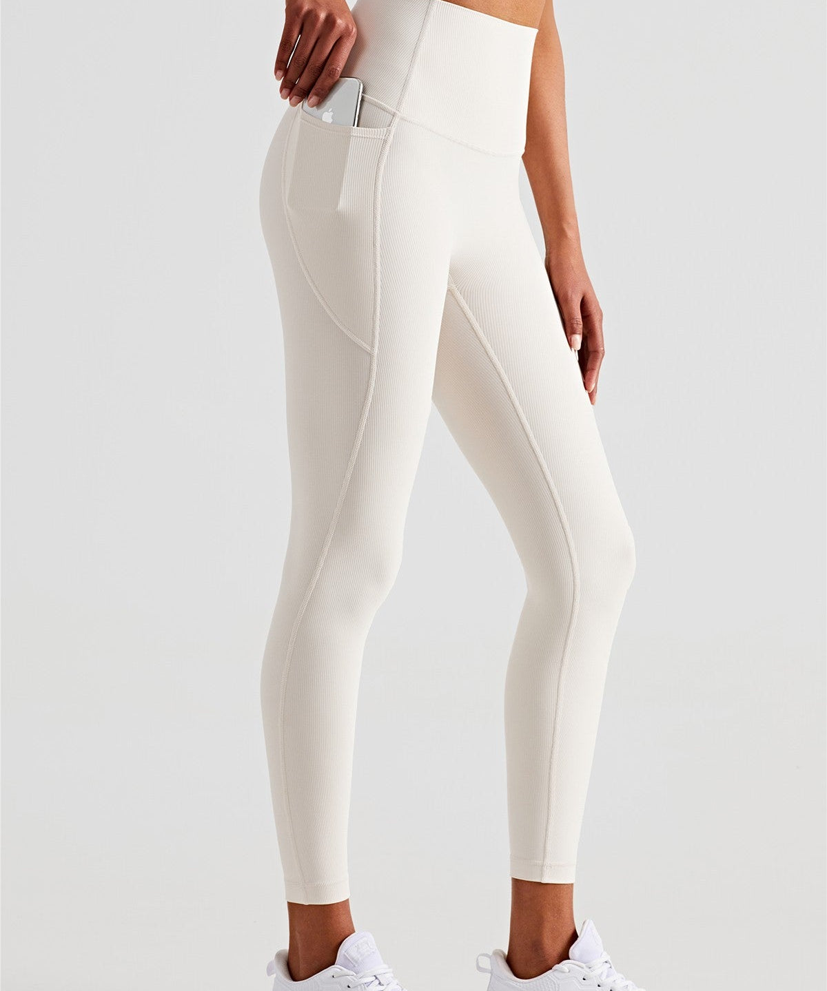 Ribbed Seamless Leggings with Pockets by bornfocus