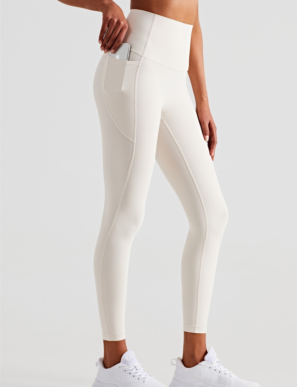 Ribbed Seamless Leggings with Pockets by bornfocus