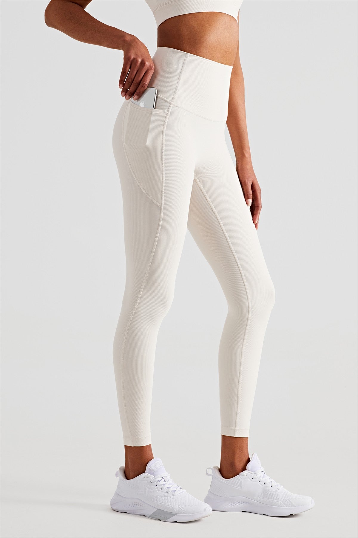 Ribbed Seamless Leggings with Pockets by bornfocus