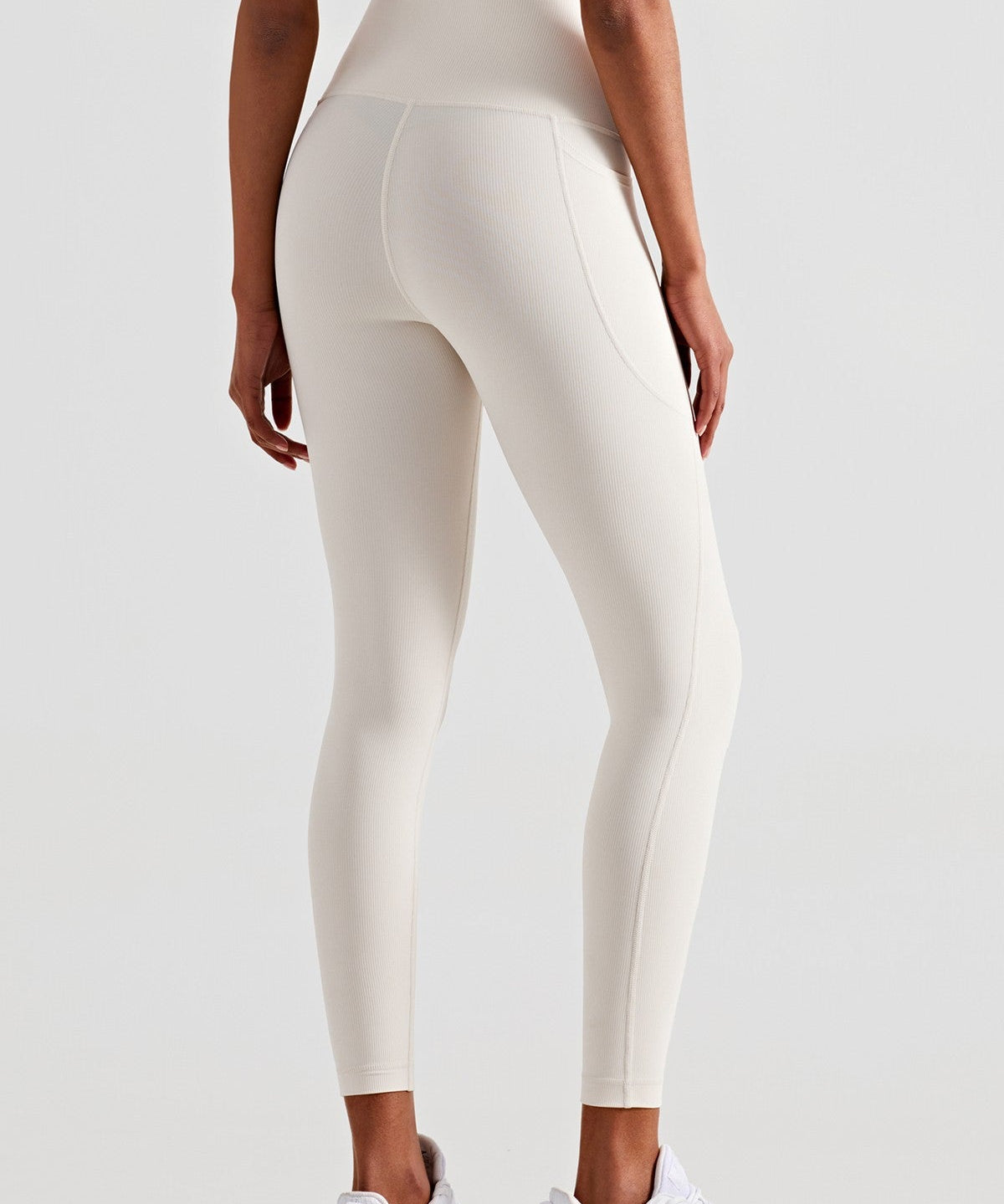 Ribbed Seamless Leggings with Pockets by bornfocus