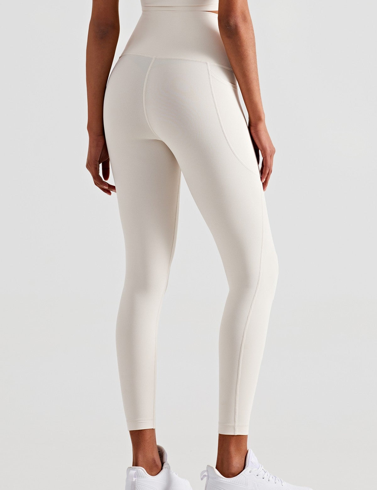 Ribbed Seamless Leggings with Pockets by bornfocus