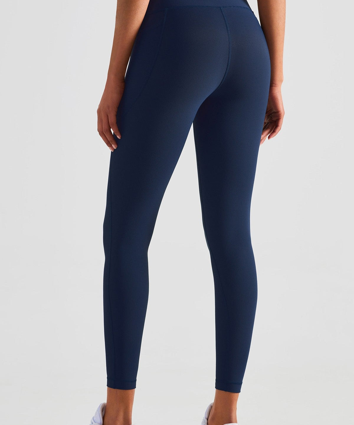 Ribbed Seamless Leggings with Pockets by bornfocus