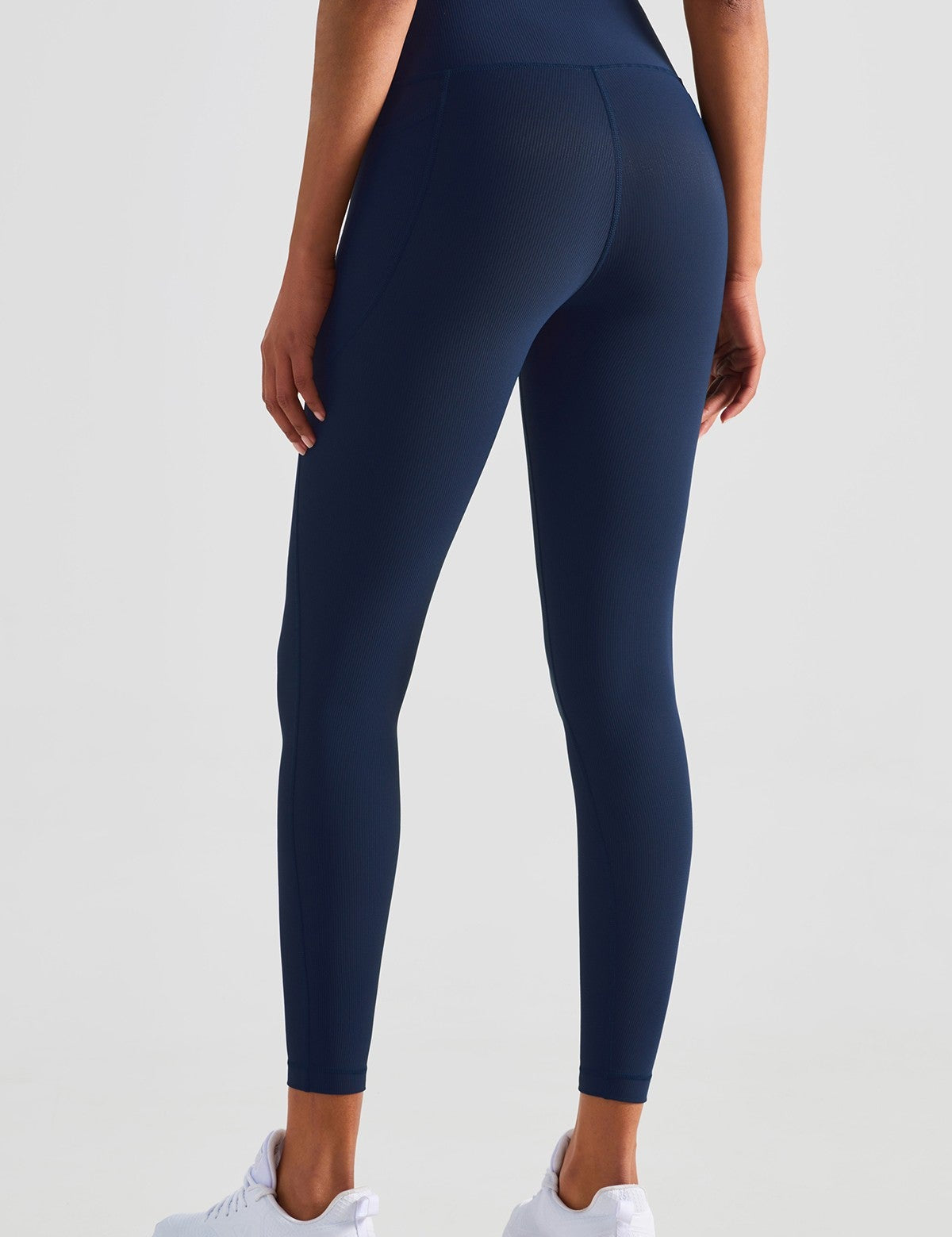 Ribbed Seamless Leggings with Pockets by bornfocus