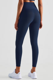 Ribbed Seamless Leggings with Pockets by bornfocus