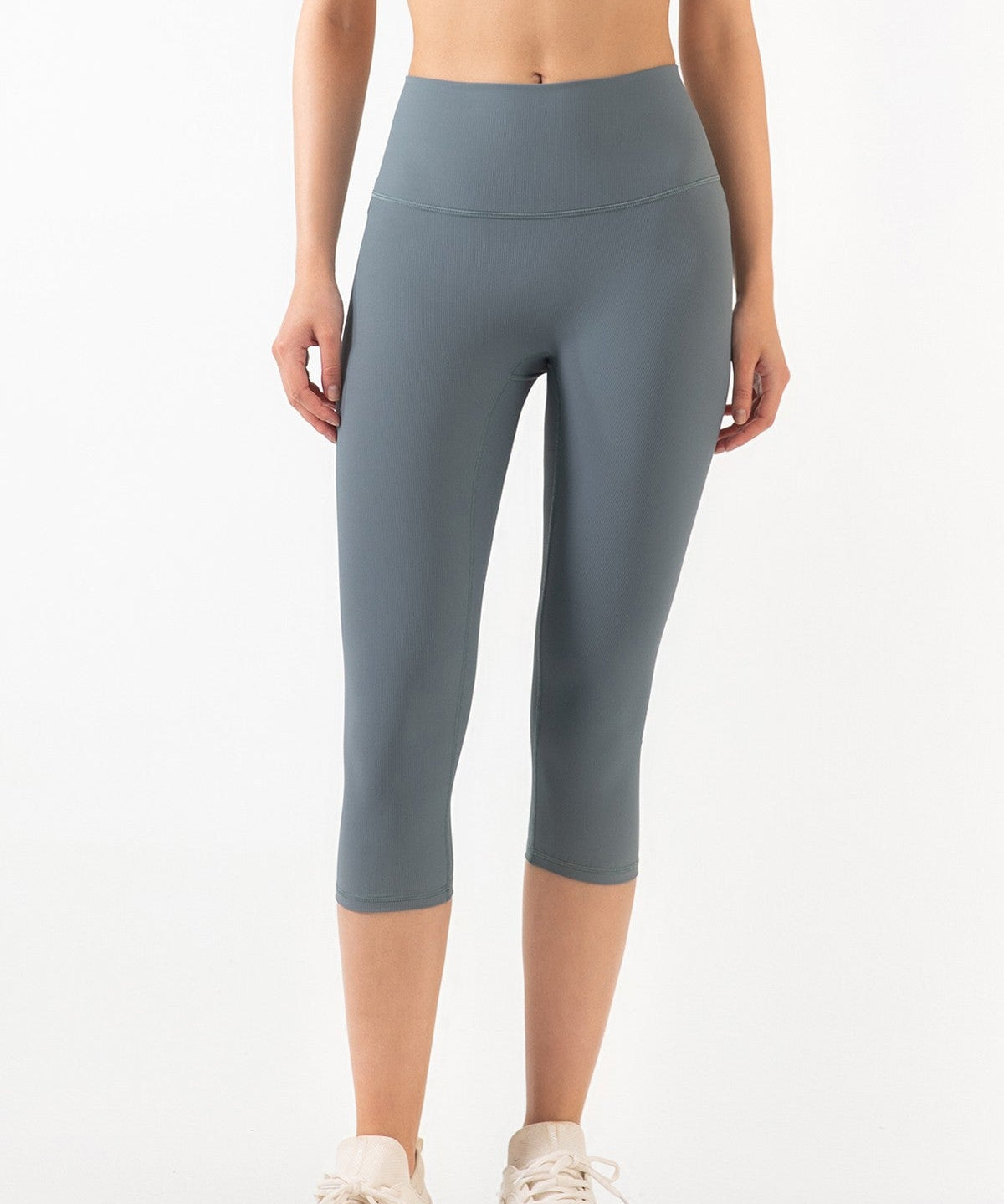 Ribbed Seamless Capri Leggings by bornfocus