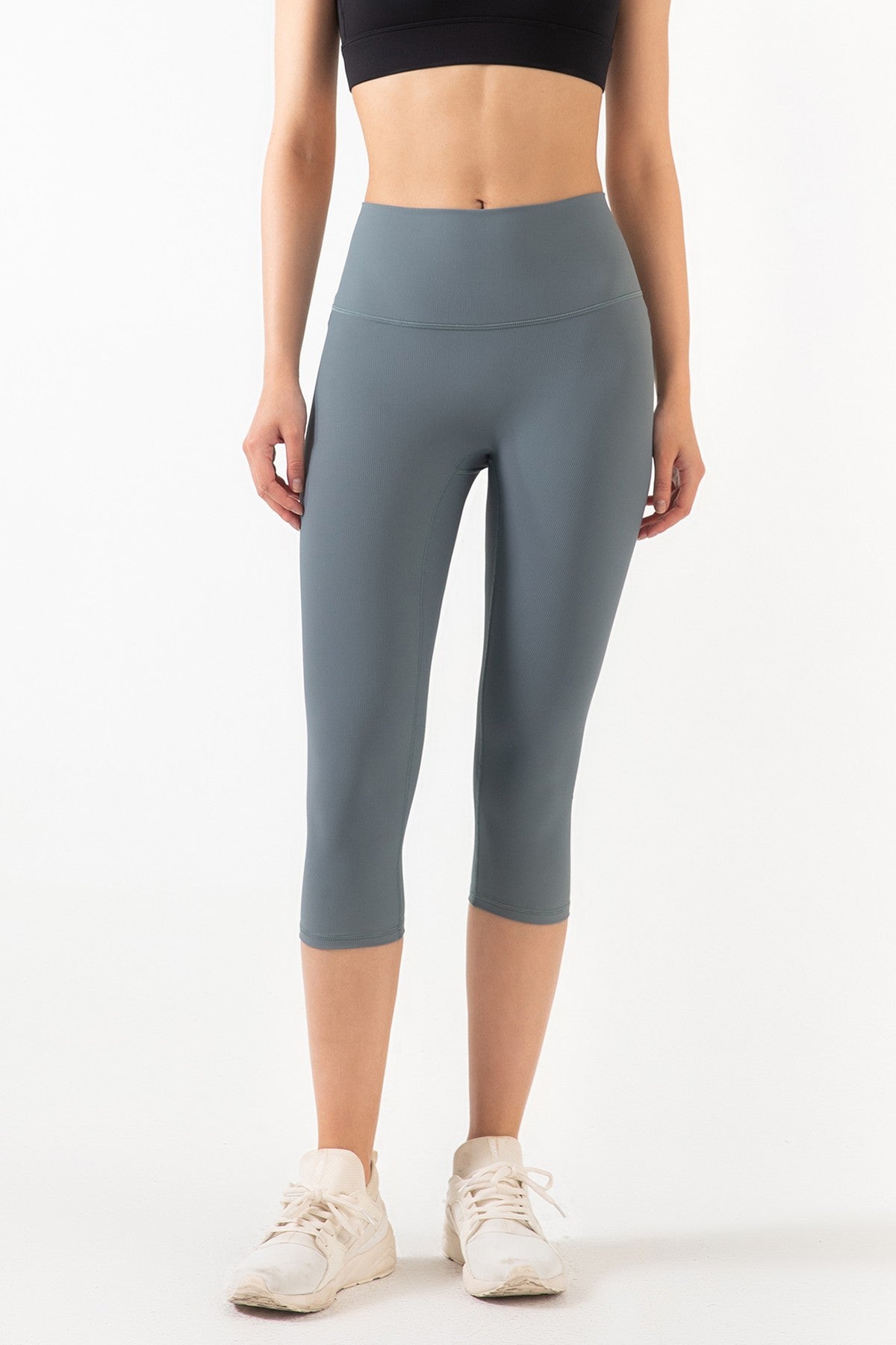 Ribbed Seamless Capri Leggings by bornfocus