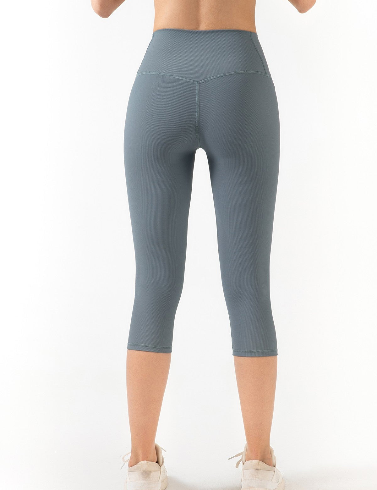 Ribbed Seamless Capri Leggings by bornfocus