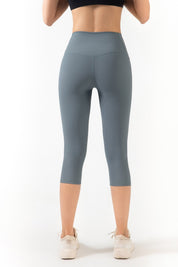 Ribbed Seamless Capri Leggings by bornfocus