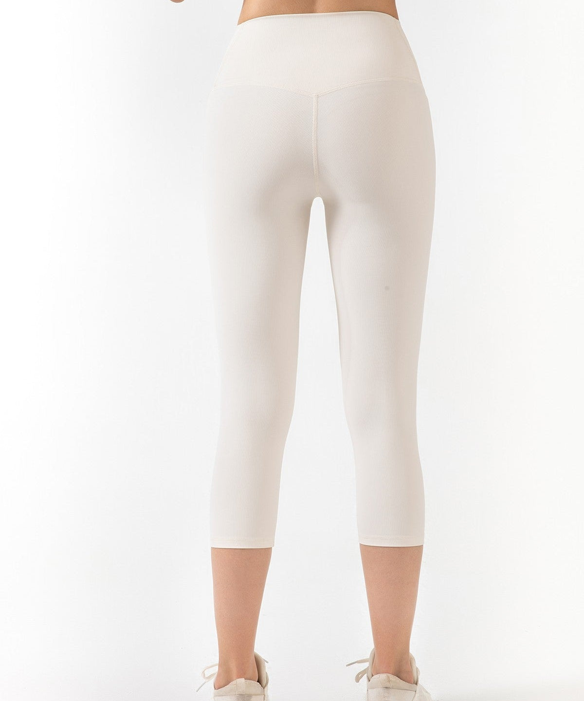 Ribbed Seamless Capri Leggings by bornfocus