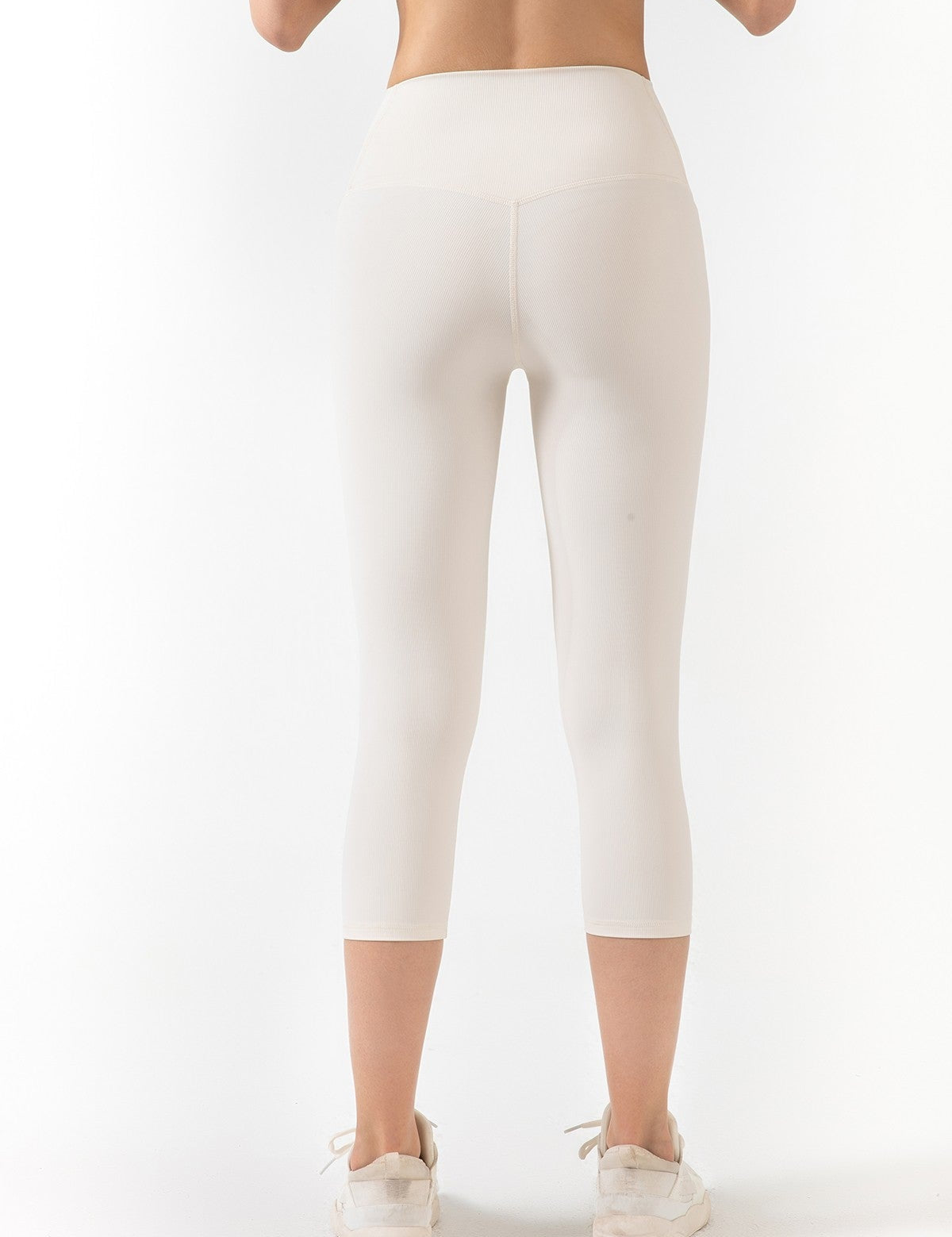 Ribbed Seamless Capri Leggings by bornfocus