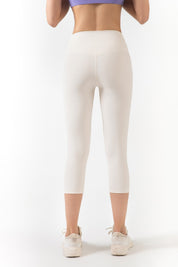 Ribbed Seamless Capri Leggings by bornfocus