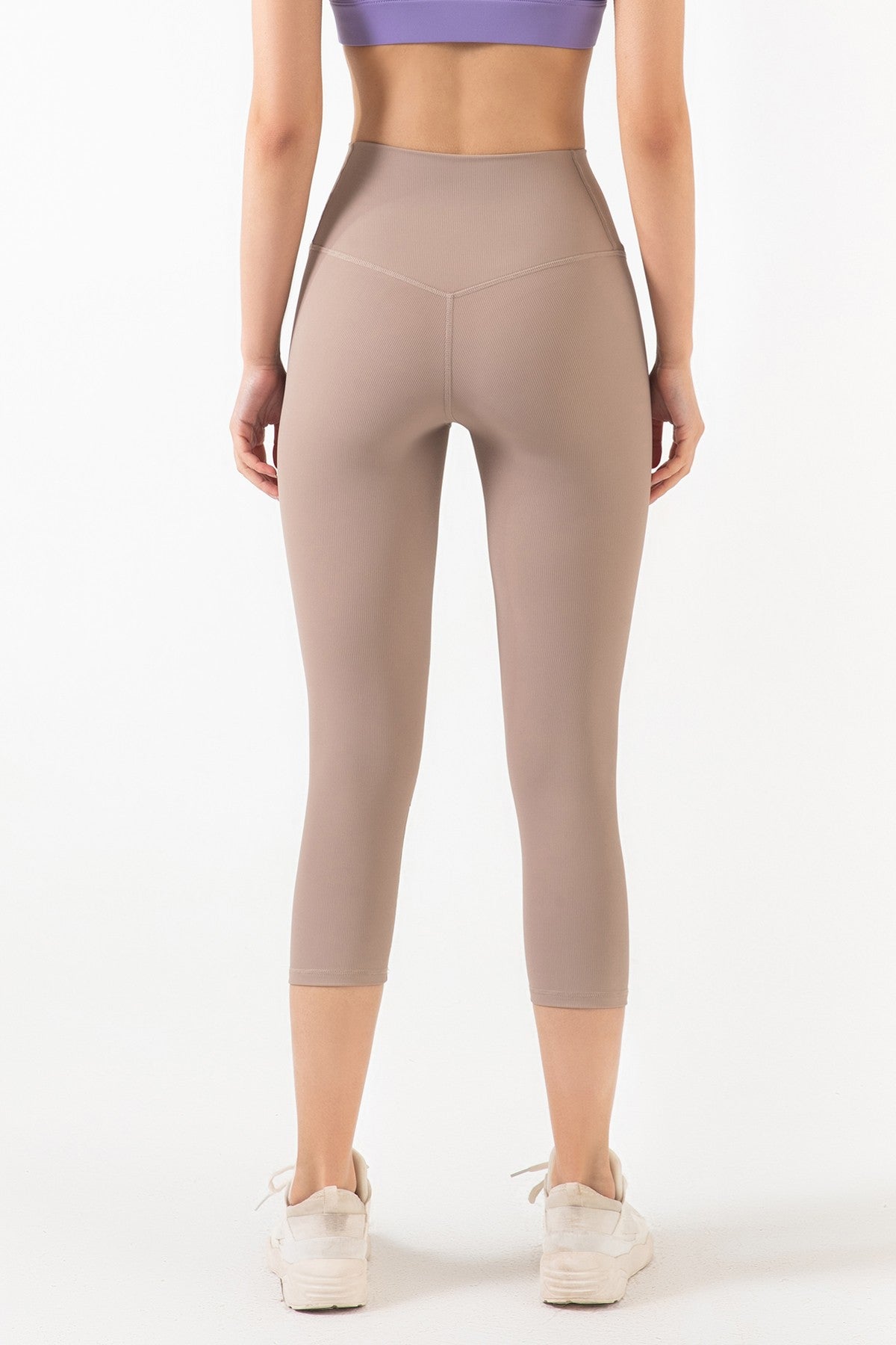 Ribbed Seamless Capri Leggings by bornfocus