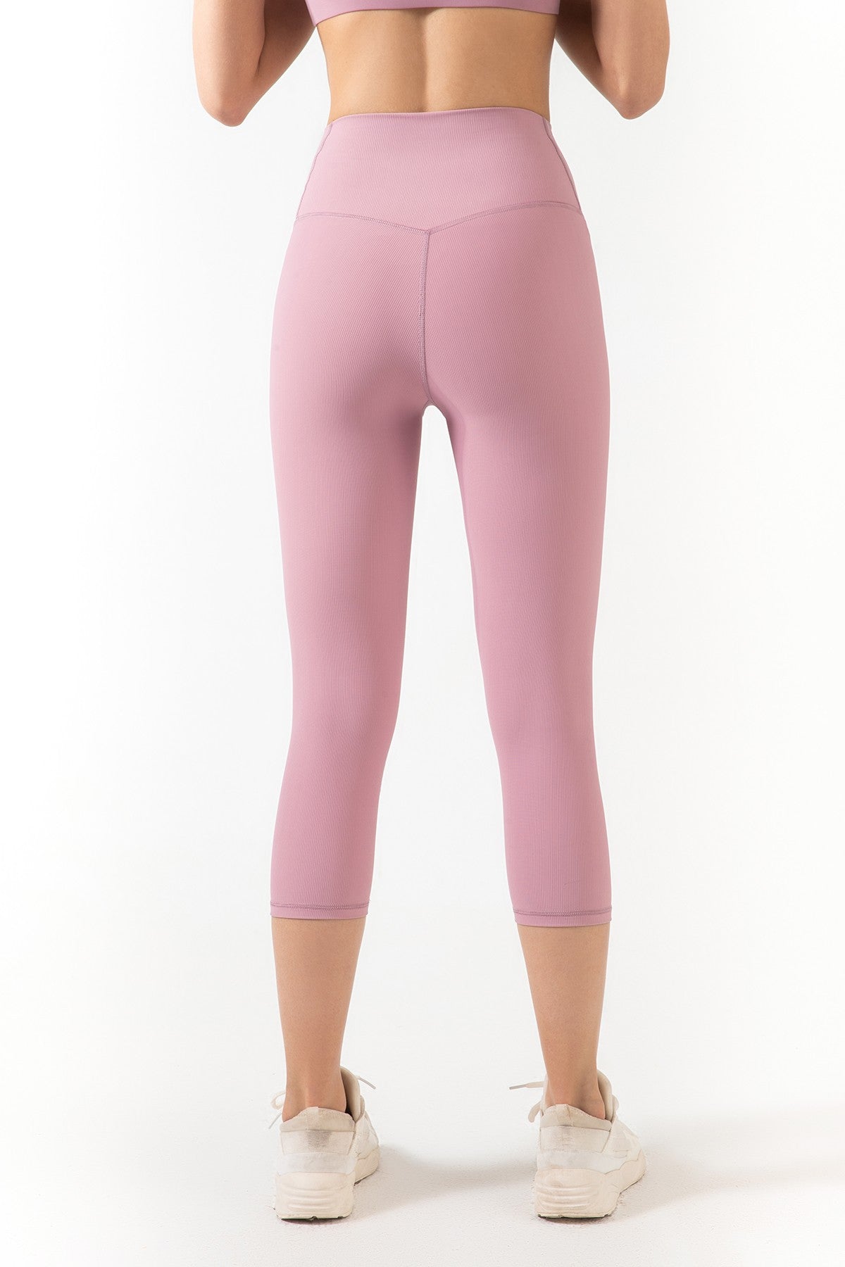 Ribbed Seamless Capri Leggings by bornfocus