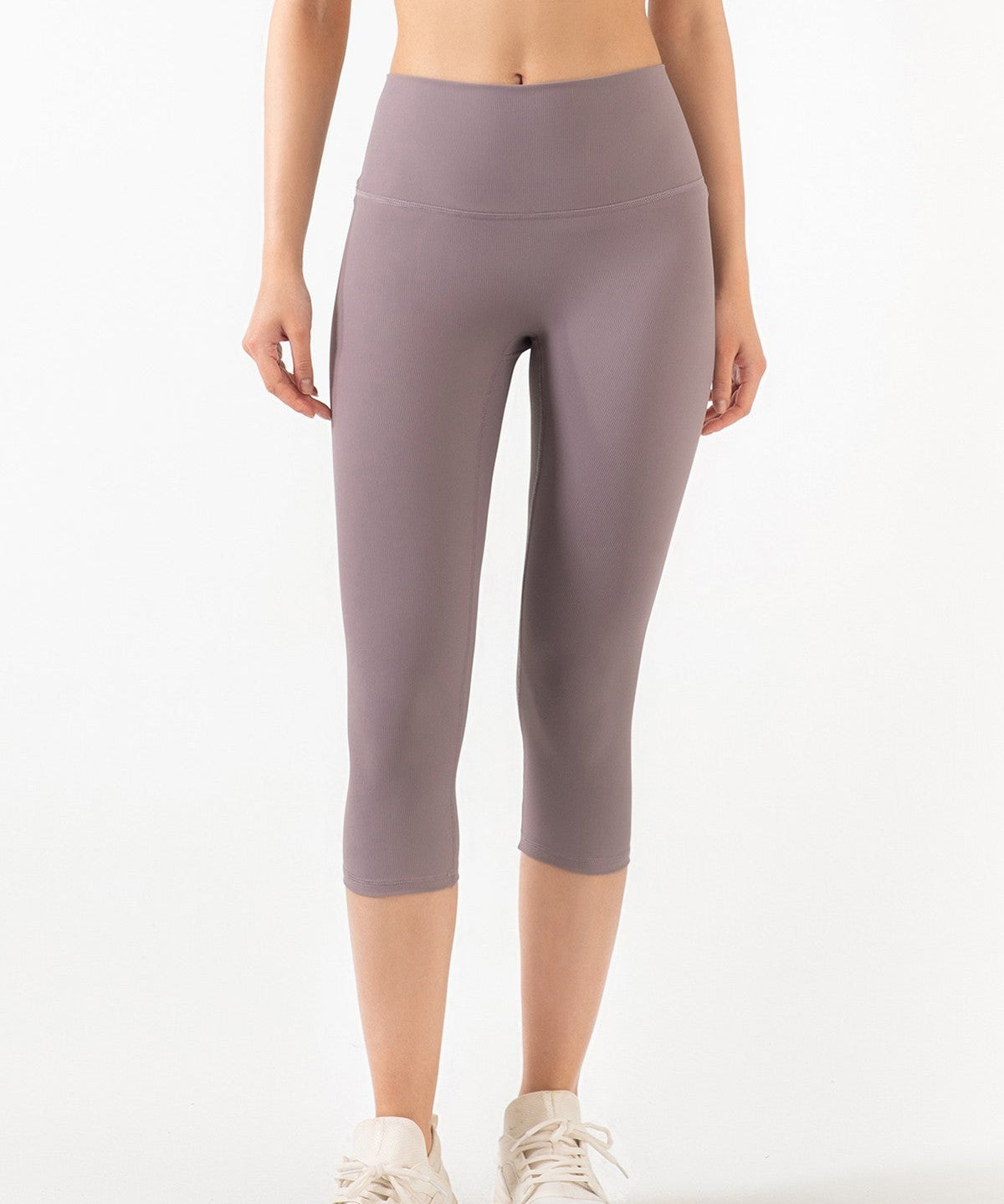 Ribbed Seamless Capri Leggings by bornfocus