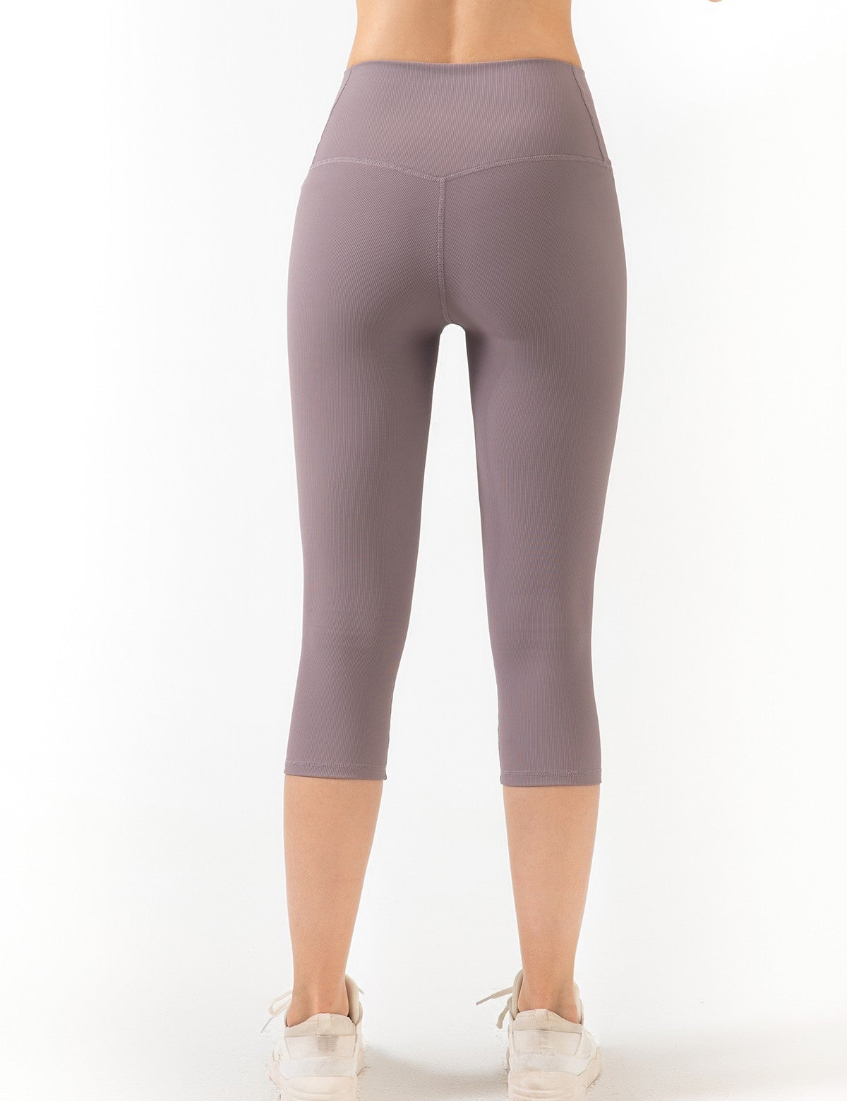 Ribbed Seamless Capri Leggings by bornfocus