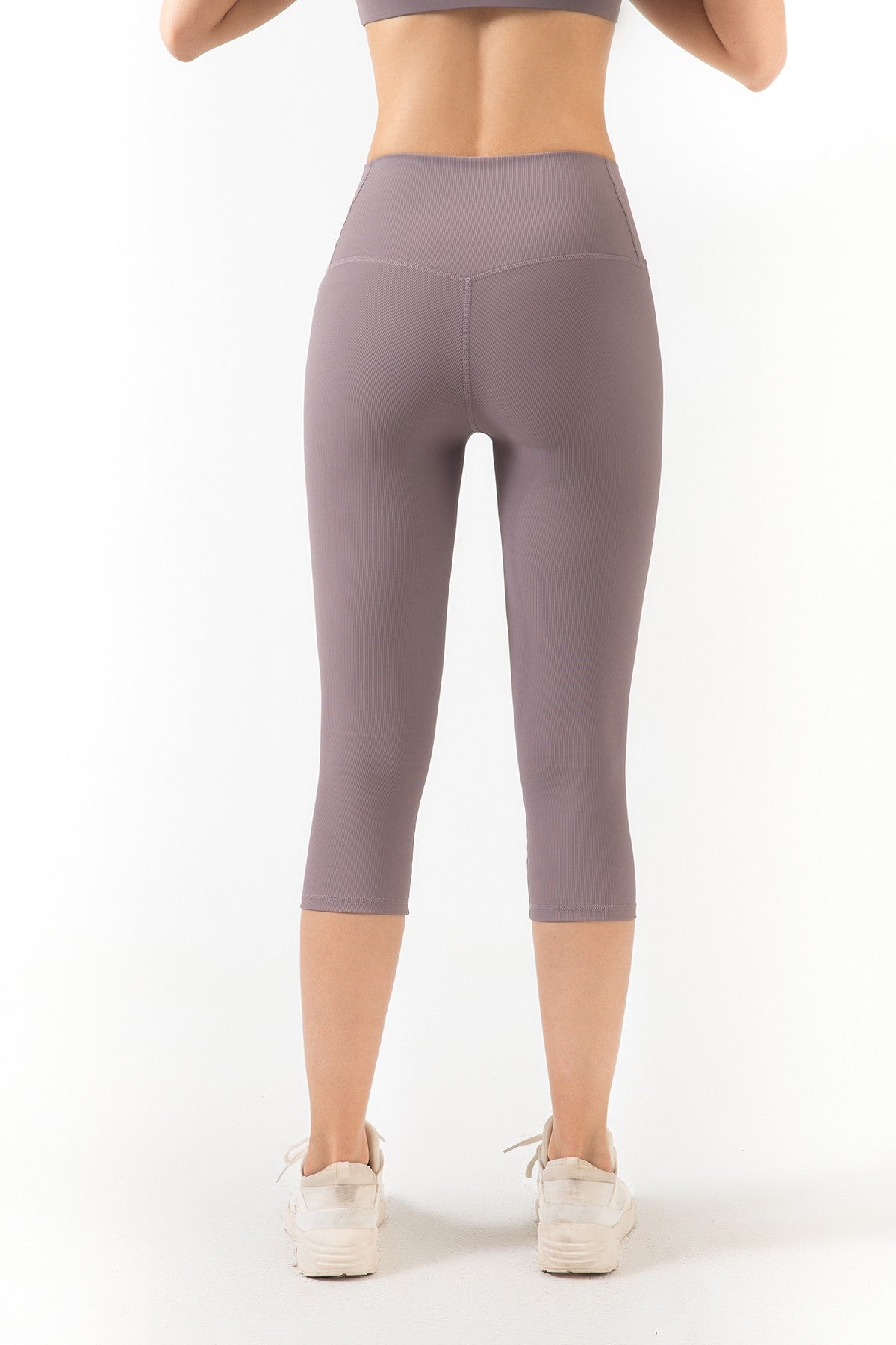 Ribbed Seamless Capri Leggings by bornfocus