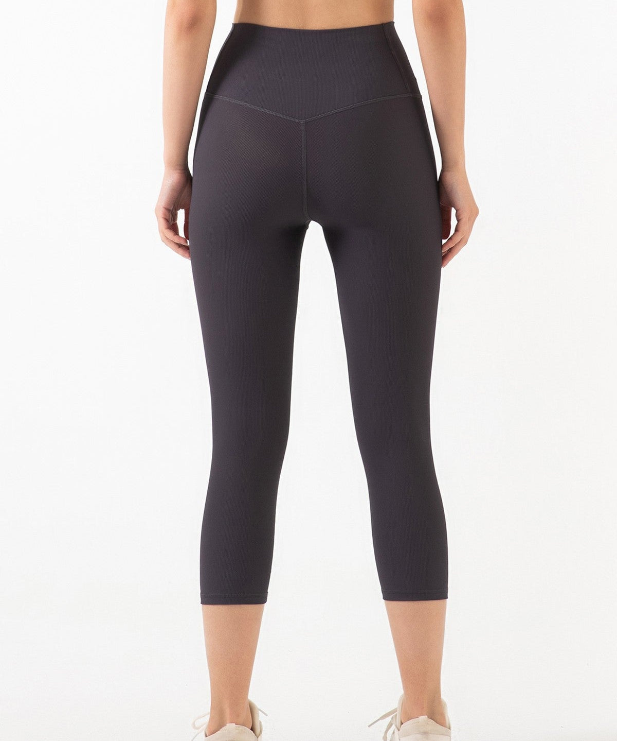 Ribbed Seamless Capri Leggings by bornfocus