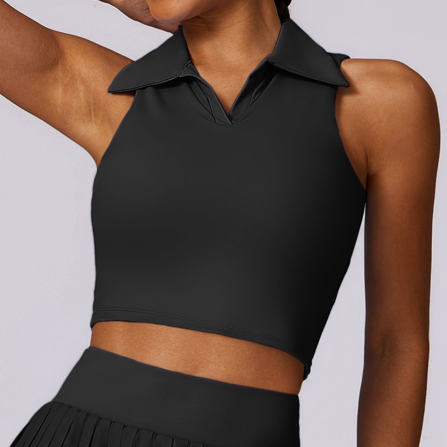 Sleek Black Tennis Cropped Activewear