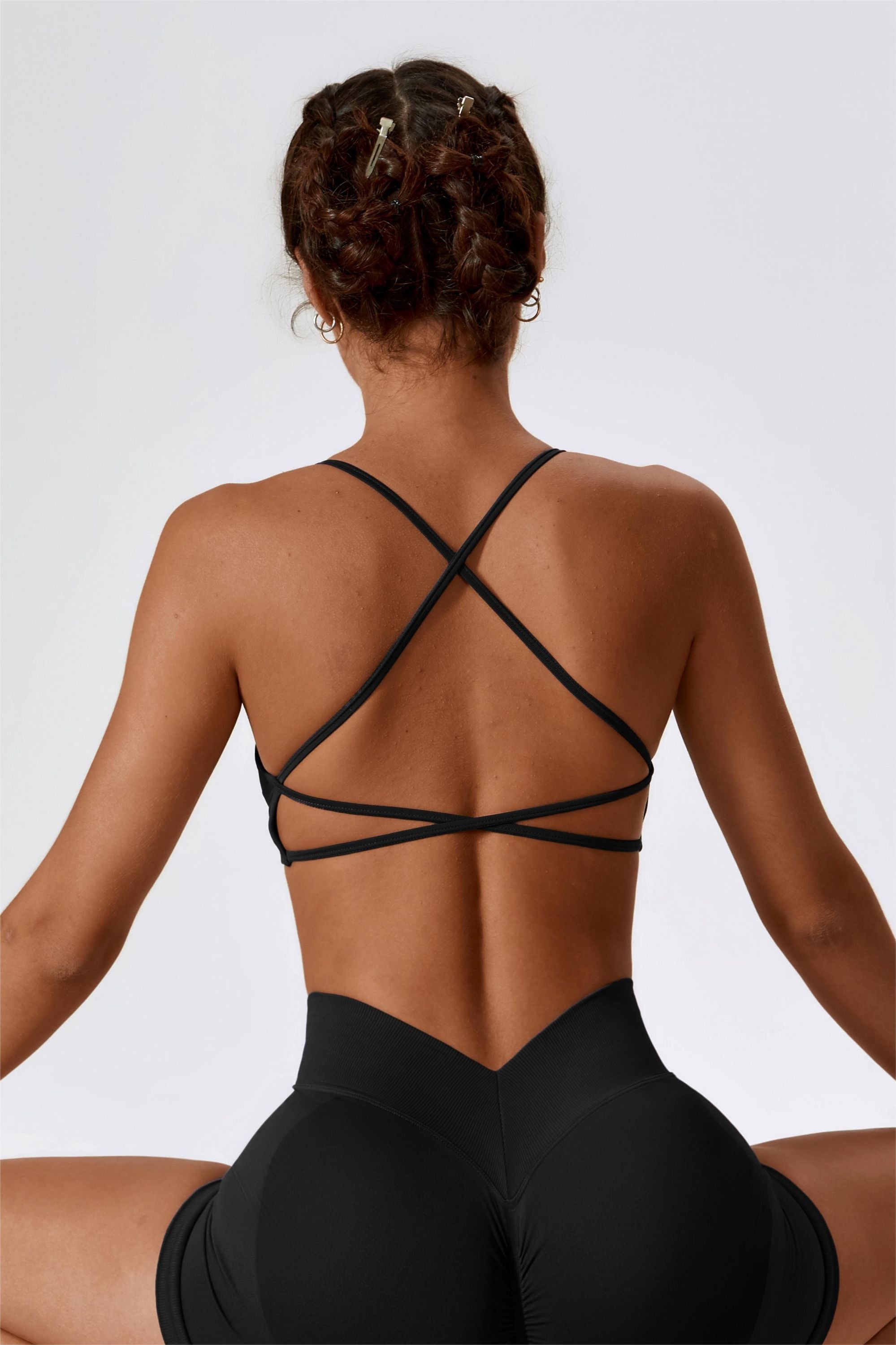 Chic Strappy Back Seamless Sports Bra by bornfocus