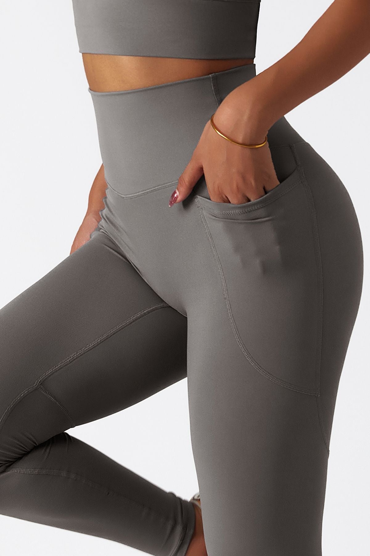 Cloud-Soft Workout Leggings with Pockets by bornfocus