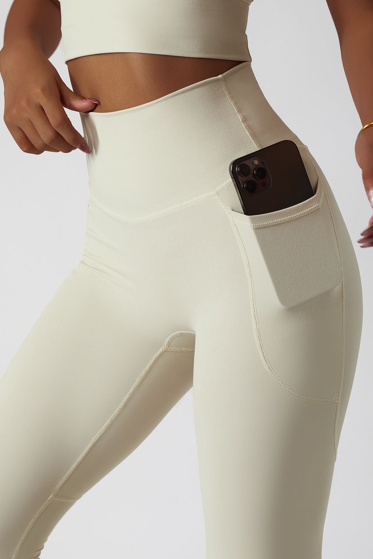 Cloud-Soft Workout Leggings with Pockets by bornfocus